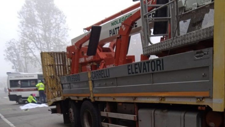 Ottantenne muore investita da un camion nel Torinese