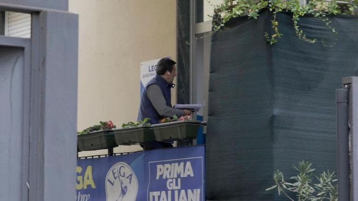 Rischio flop per la kermesse dei patrioti, Salvini la cambia: meno remigrazione più economia