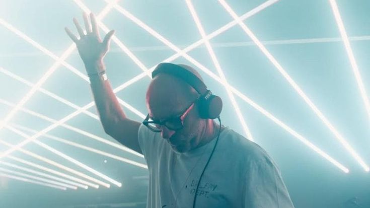 Trent’anni di Magazzini Generali: la festa è con Sven Väth sotto la torre bianca di Gio Ponti