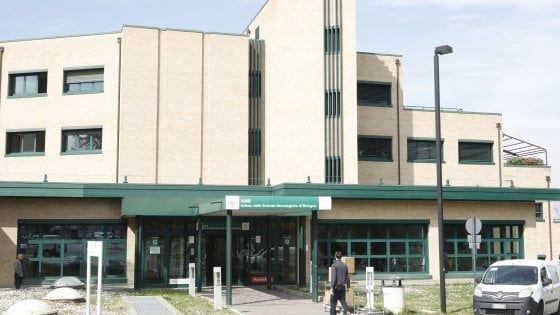 Bologna, tutti a donare il sangue: l'appello ha funzionato