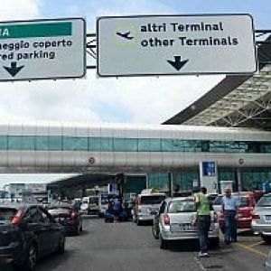 Ruba 500 kg di rame dall'aeroporto di Fiumicino: arrestato