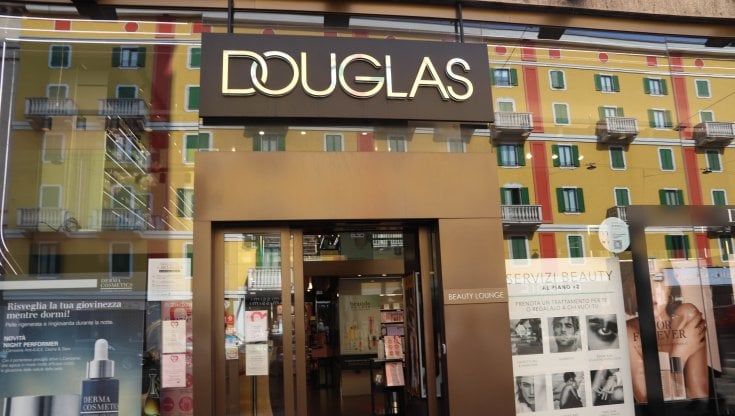 Douglas chiude 128 profumerie, venti solo in Lombardia, coinvolti 457 lavoratori