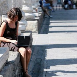 Milano, wi-fi gratuito del Comune per 200mila utenti. "Le aree collegate sono 370"