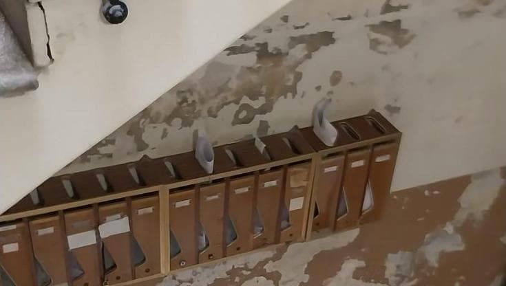 “Cerco casa a Bari, ne ho visitate 99: da quella senza doccia al proprietario che resta a dormire”