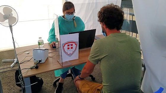 Malpensa, tamponi anche ai piemontesi: Torino manda un'équipe per fare i test in aeroporto