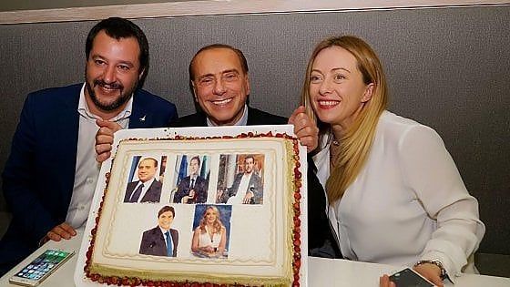Berlusconi, Meloni, Salvini e il patto dell'arancino: "Al lavoro per vincere le politiche" 