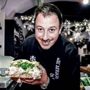 Firenze, ruba all'Antico Vinaio e minaccia i dipendenti con un coltello: arrestato