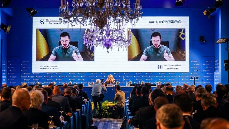 Il salotto di Cernobbio teme lo strappo dall’Ue. “Draghi resti il faro”