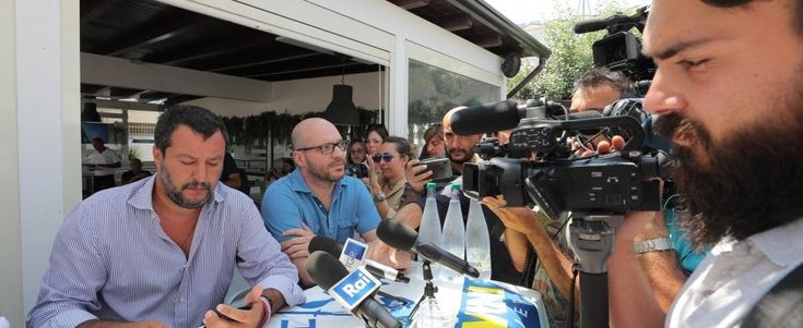 Salvini e la moto d'acqua, il racconto del videomaker di Repubblica: "L'agente mi avvertì: adesso so dove abiti"
