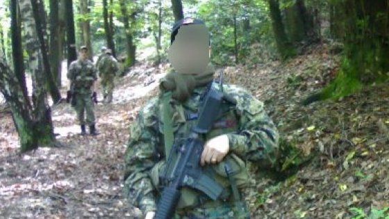 Varese, centralinista 'cieco' giocava alla guerra nei boschi: tradito dalle foto su Facebook