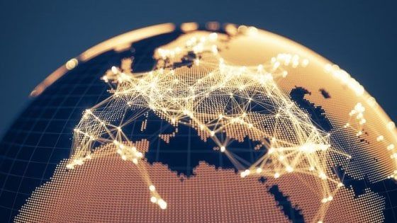 L’UE rilancia sull’energia: mezzo miliardo per “connettere” l’Europa
