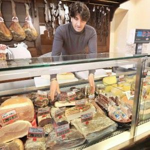 Fontina, genepy e lardo d'Arnad la Vall&eacute;e sbarca sotto la Mole