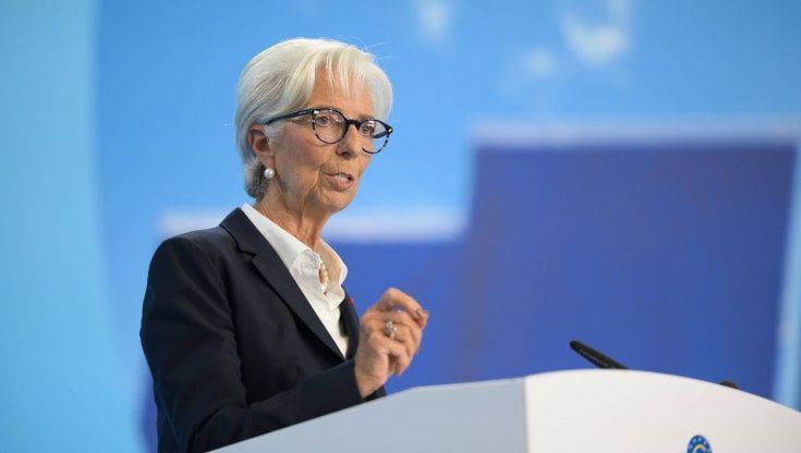 Bce, Lagarde avverte l’Italia sui conti: "Ridurre gradualmente il debito"