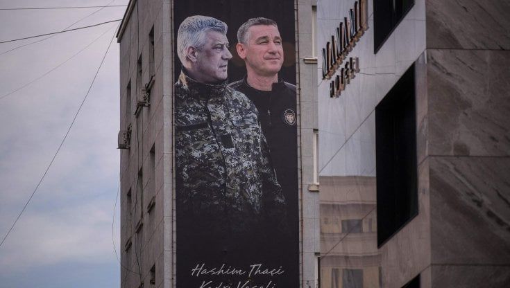 Kosovo, l'ex presidente Hashim Thaci a processo all'Aia. E il paese si indigna