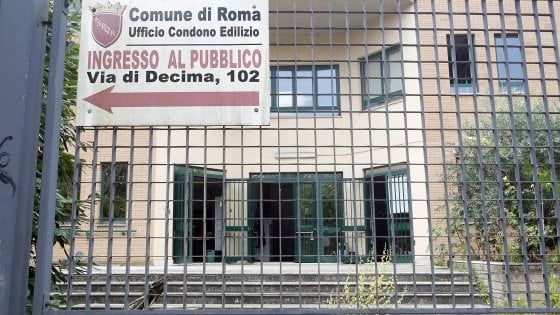 Roma, il cash and carry del condono: fiume di soldi per le mazzette 