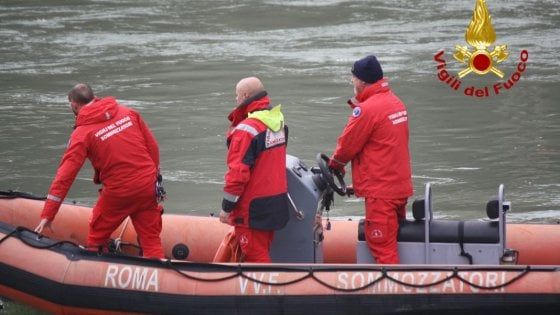Roma, si getta nel Tevere vicino ponte Marconi