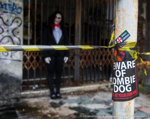Halloween, anteprima nella città fantasma: Consonno invasa dagli zombie