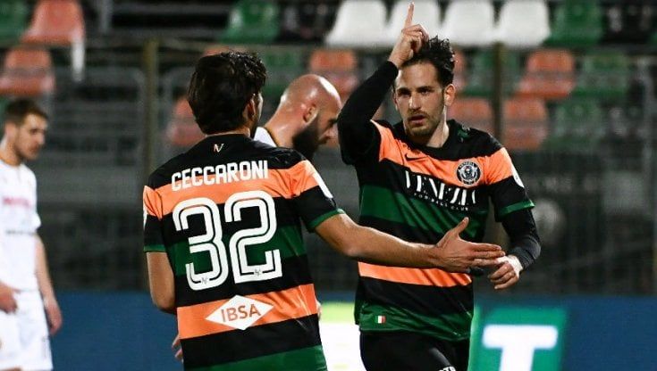 Serie B, Venezia-Reggiana 2-1: Aramu show in rimonta, veneti secondi