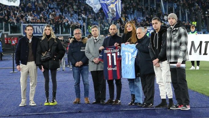 Lazio-Bologna Coppa Italia, il boato dell'Olimpico per l'omaggio a Sinisa Mihajlovic