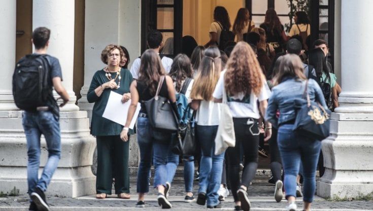 Voti a scuola, basta 7 e "mezzo" e 6 "meno meno": per i presidi il numero deve essere intero