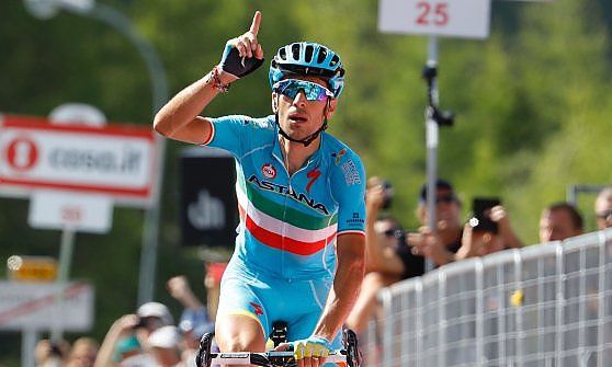 Nibali vince al Giro e dedica il successo a Rosario morto in bici