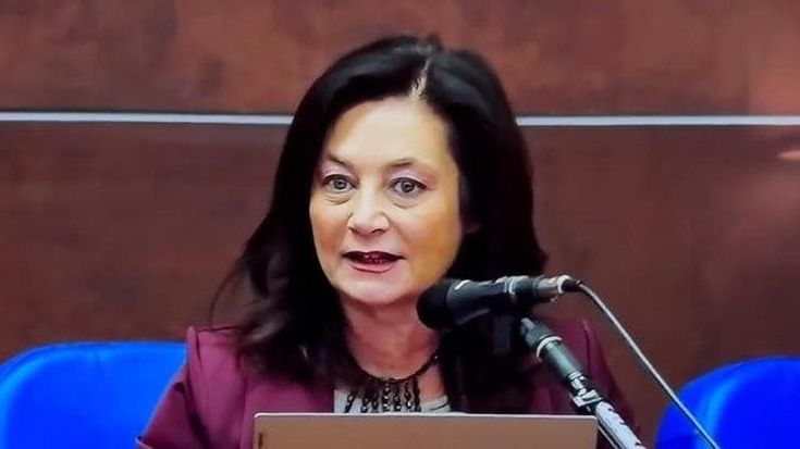 Famiglia del bosco, rafforzata la scorta alla presidente del Tribunale: “Attenta ai tuoi figli”
