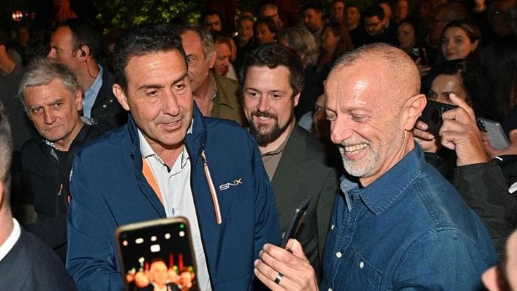 Bagno di folla per Vannacci in Barriera: “Futuro nazionale vale doppia cifra”. Fuori le proteste