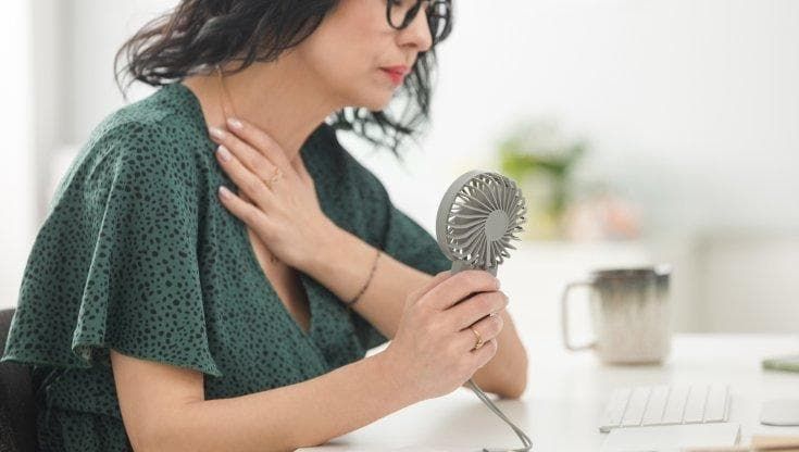 Vampate da menopausa, presto anche in Italia la prima terapia non ormonale