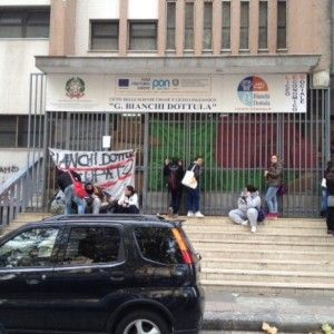 Ladri nelle scuole, quindici i furti da settembre. "Rubano il futuro"