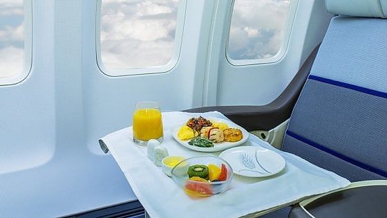 Aerei. Ecco dove si mangia meglio. Parola del recordman dei pasti in volo