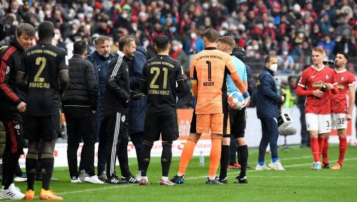 Il Bayern Monaco vince ma gioca in 12: rischia il ko a tavolino o la ripetizione