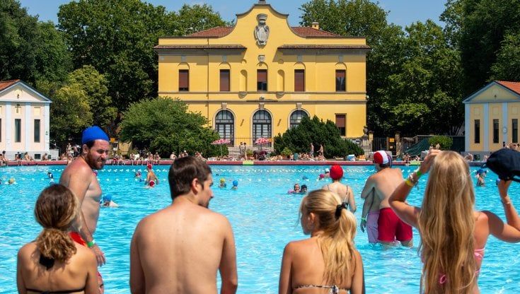 Piscine a Milano, ecco tutte le aperture: le comunali Argelati e Romano, i Bagni Misteriosi e l'Idroscalo 