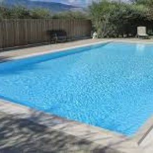 Finisce di lavorare si tuffa in piscina e muore a 17 anni: il giallo del nigeriano richiedente asilo