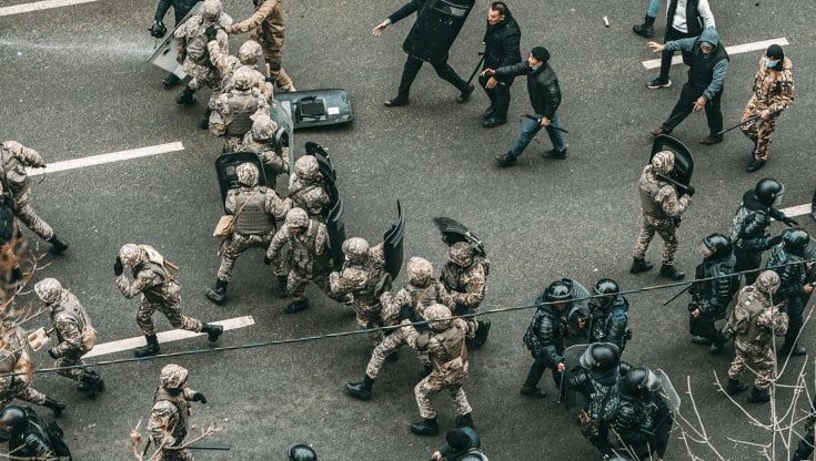 Kazakistan: verso Almaty, la città ribelle. “Qui le chiavi del golpe"