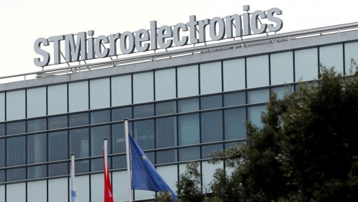 Stm: 3,5 miliardi di dollari di investimenti per tenere il passo della domanda di chip. E i prezzi di listino salgono 