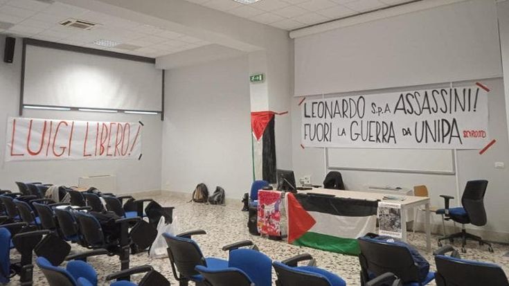 Palermo, studenti occupano il piano terra della facoltà d’Ingegneria: “Fuori Leonardo dall’ateneo”