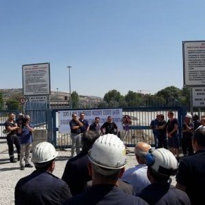 Potenza, gli operai Italsider ricordano Giuseppe Santoro, travolto da un treno nove anni fa