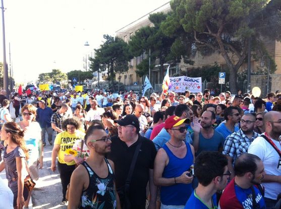 Parte il corteo del Pride a Palermo tra carri e palloncini