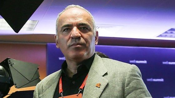 Kasparov: "Non serve un contratto per salvare il Web ma regole per i colossi della Rete"