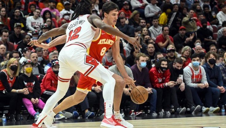 Basket, Nba: Booker trascina Phoenix, Chicago amara per un super-Gallinari