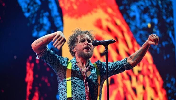 Jovanotti, notte di code e proteste ad Agnano: rimosse 125 moto e auto dopo lo show