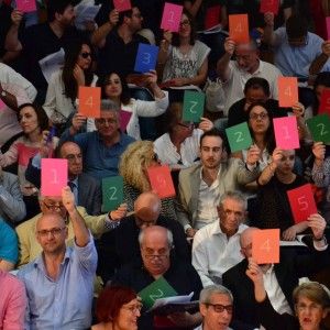 Trasparenza e meno burocrazia, il programma di Emiliano votato con i cartellini