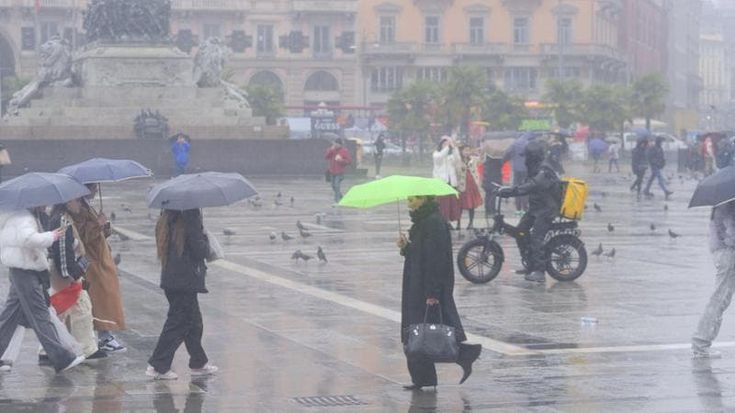 Previsioni meteo, temporali e grandine al Nord, temperature giù anche di 10 gradi al Centro-Sud. Nel weekend torna caldo e sole