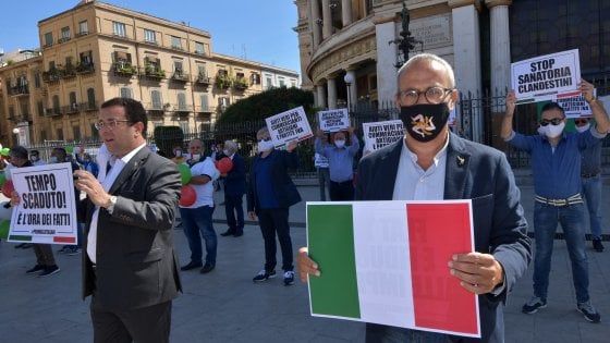 Palermo, centrodestra in piazza. Samonà: "Governo Conte pensa solo alle poltrone". Nel pomeriggio la contromanifestazione