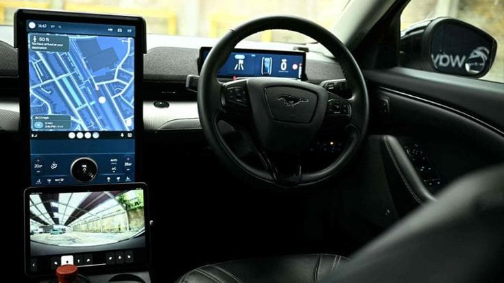 Robotaxi, asse Stellantis-Wayve-Uber per la guida autonoma