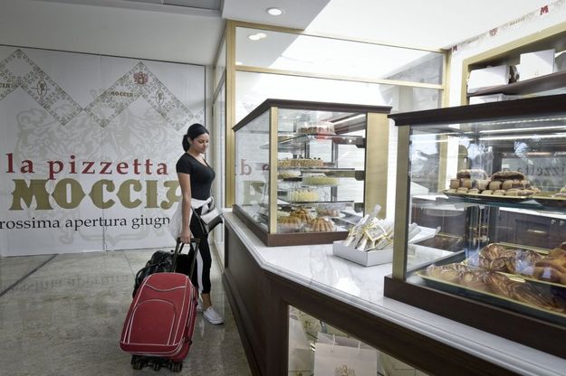 Capodichino, inaugurato il nuovo bar Moccia nella hall delle partenze