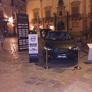Palermo, l'auto della concessionaria dell'assessora Riolo nell'isola pedonale e scoppia la polemica