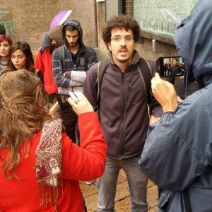 I collettivi infrangono il divieto di dimora, un attivista di Hobo in piazza