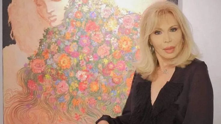 Amanda Lear infuriata con il doc “Enigma”: “Vogliono dimostrare che sono transgender, una falsità”
