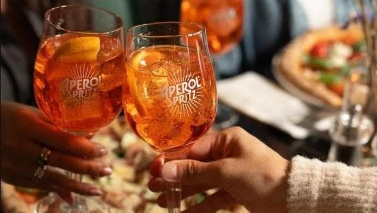 Pizza e mixology: come trovare l'abbinamento ideale tra bollicine e condimenti